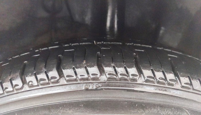 2016 Hyundai Xcent SX 1.2 (O), Petrol, Manual, 38,314 km, Left Rear Tyre Tread