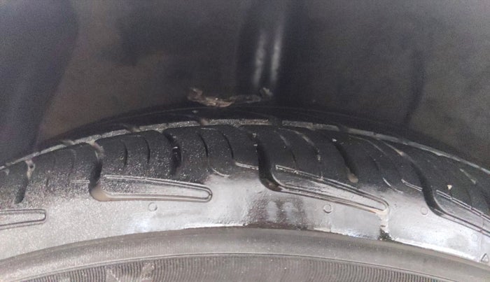 2016 Hyundai Xcent SX 1.2 (O), Petrol, Manual, 38,314 km, Right Rear Tyre Tread