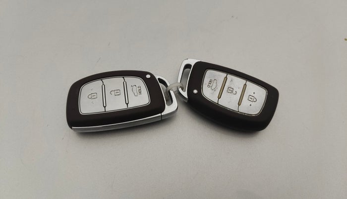 2016 Hyundai Xcent SX 1.2 (O), Petrol, Manual, 38,314 km, Key Close Up