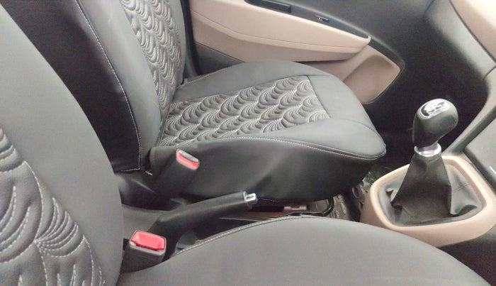 2016 Hyundai Xcent SX 1.2 (O), Petrol, Manual, 38,314 km, Gear Lever