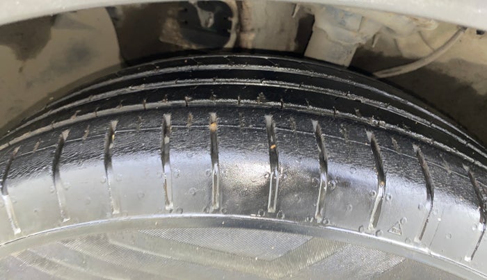 2015 Hyundai Creta SX 1.6 DIESEL, Diesel, Manual, 88,070 km, Left Front Tyre Tread