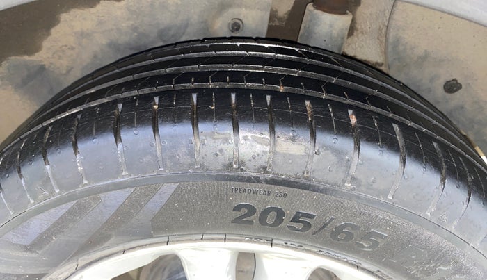 2015 Hyundai Creta SX 1.6 DIESEL, Diesel, Manual, 88,070 km, Left Rear Tyre Tread