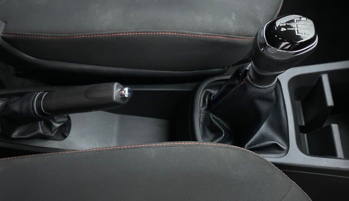 2020 Renault Kwid RXT, Petrol, Manual, 11,105 km, Gear Lever