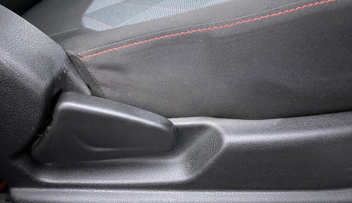 2020 Renault Kwid RXT, Petrol, Manual, 11,105 km, Driver Side Adjustment Panel