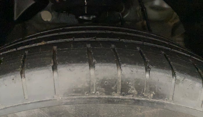 2021 Mahindra XUV300 1.5 W6 MT, Diesel, Manual, 45,062 km, Right Front Tyre Tread