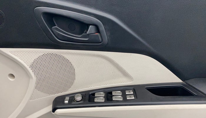 2021 Mahindra XUV300 1.5 W6 MT, Diesel, Manual, 45,062 km, Driver Side Door Panels Control