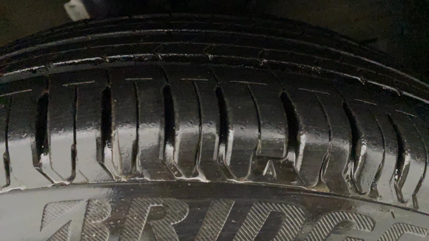 2017 Maruti Dzire VDI, Diesel, Manual, 58,679 km, Left Front Tyre Tread
