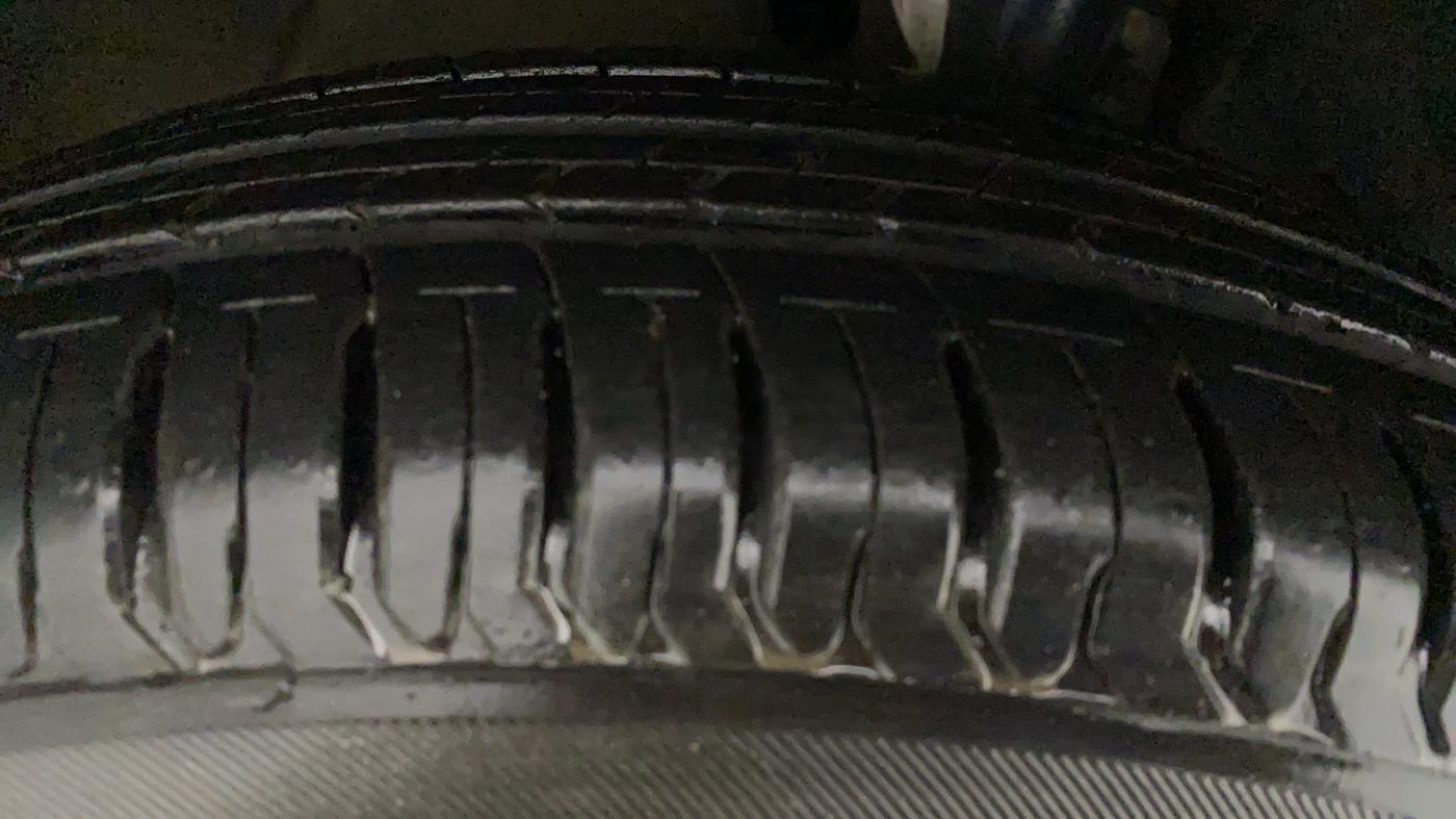 2017 Maruti Dzire VDI, Diesel, Manual, 58,679 km, Right Rear Tyre Tread