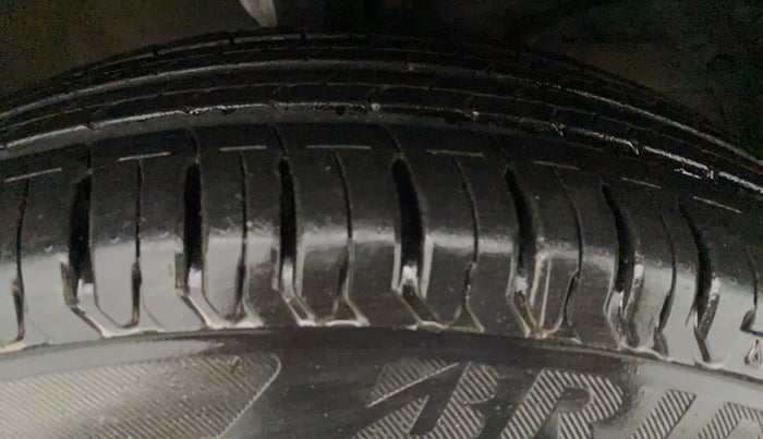 2017 Maruti Dzire VDI, Diesel, Manual, 58,679 km, Right Front Tyre Tread