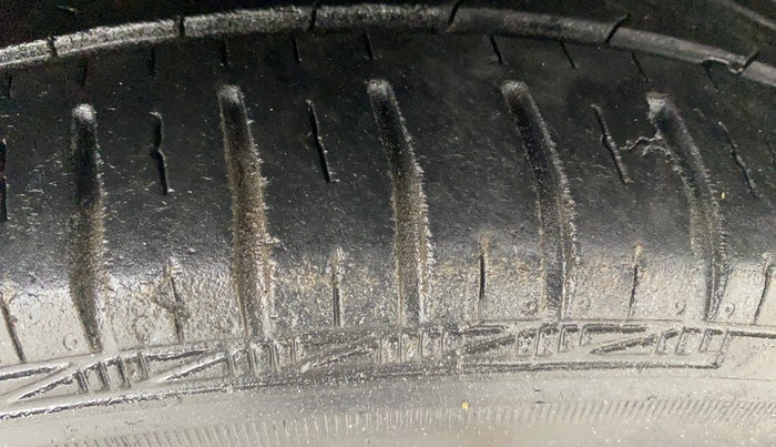 2017 Hyundai Grand i10 SPORTZ (O) 1.2 KAPPA VTVT, Petrol, Manual, 35,418 km, Right Front Tyre Tread