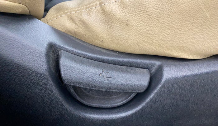 2017 Hyundai Grand i10 SPORTZ (O) 1.2 KAPPA VTVT, Petrol, Manual, 35,418 km, Driver Side Adjustment Panel