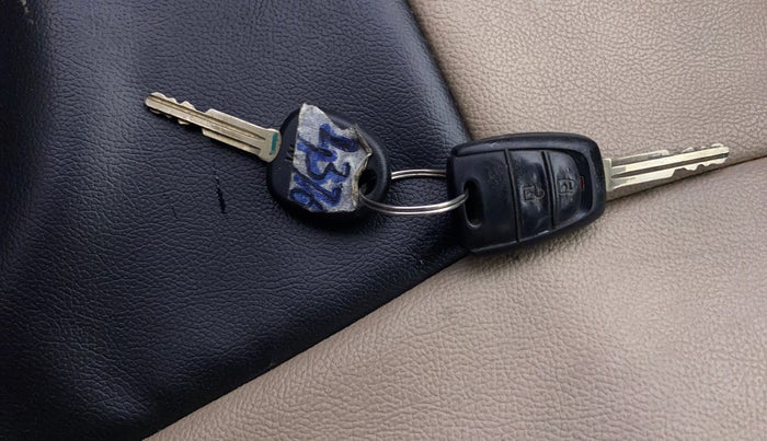 2017 Hyundai Grand i10 SPORTZ (O) 1.2 KAPPA VTVT, Petrol, Manual, 35,418 km, Key Close Up