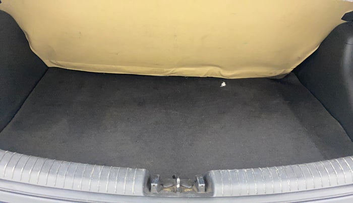 2017 Hyundai Grand i10 SPORTZ (O) 1.2 KAPPA VTVT, Petrol, Manual, 35,418 km, Boot Inside