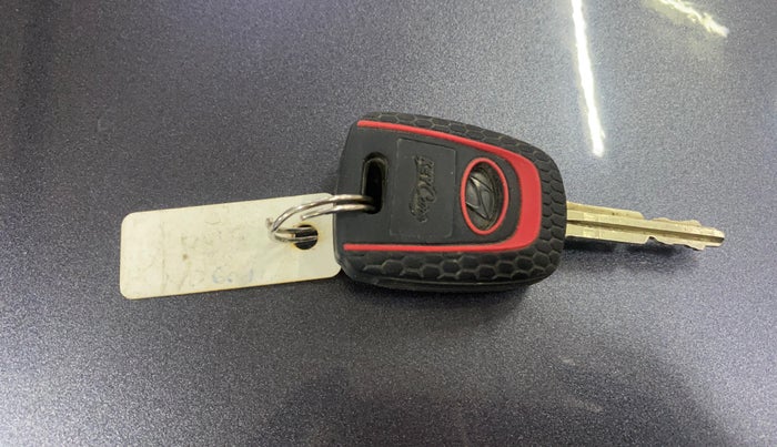 2017 Hyundai Grand i10 SPORTZ (O) 1.2 KAPPA VTVT, Petrol, Manual, 81,604 km, Key Close Up