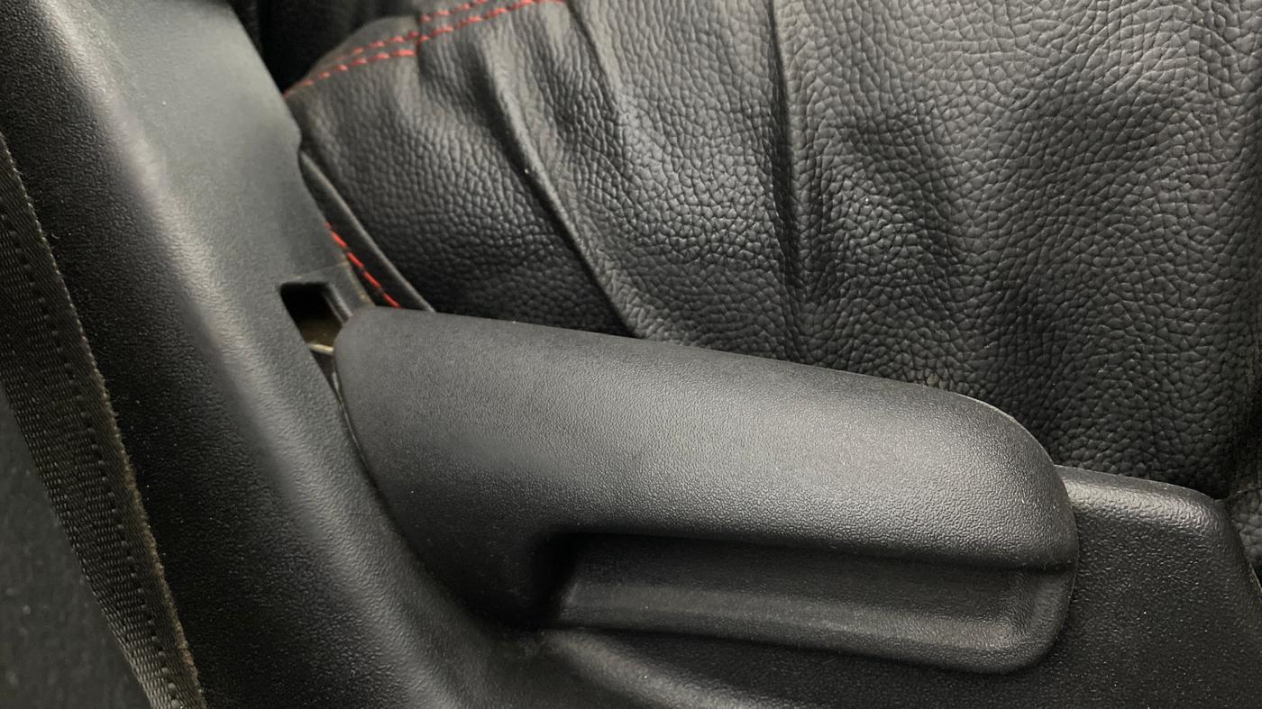 2019 Maruti Vitara Brezza ZDI, Diesel, Manual, 1,15,226 km, Driver Side Adjustment Panel