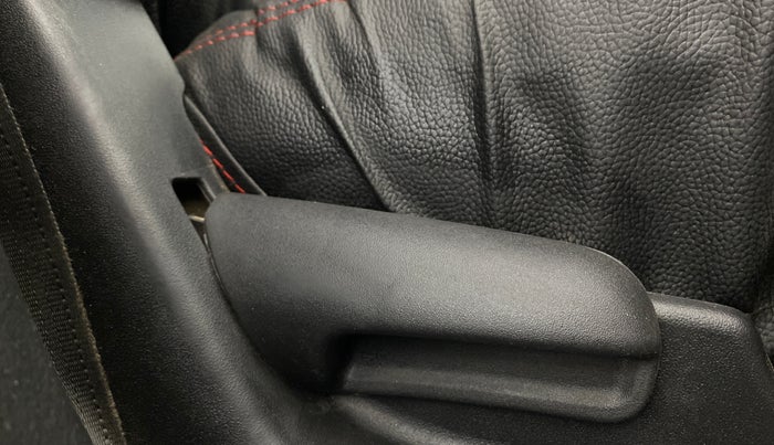 2019 Maruti Vitara Brezza ZDI, Diesel, Manual, 1,15,226 km, Driver Side Adjustment Panel