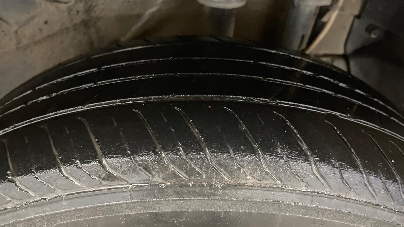 2019 Tata NEXON XM PETROL, CNG, Manual, 1,00,572 km, Left Rear Tyre Tread