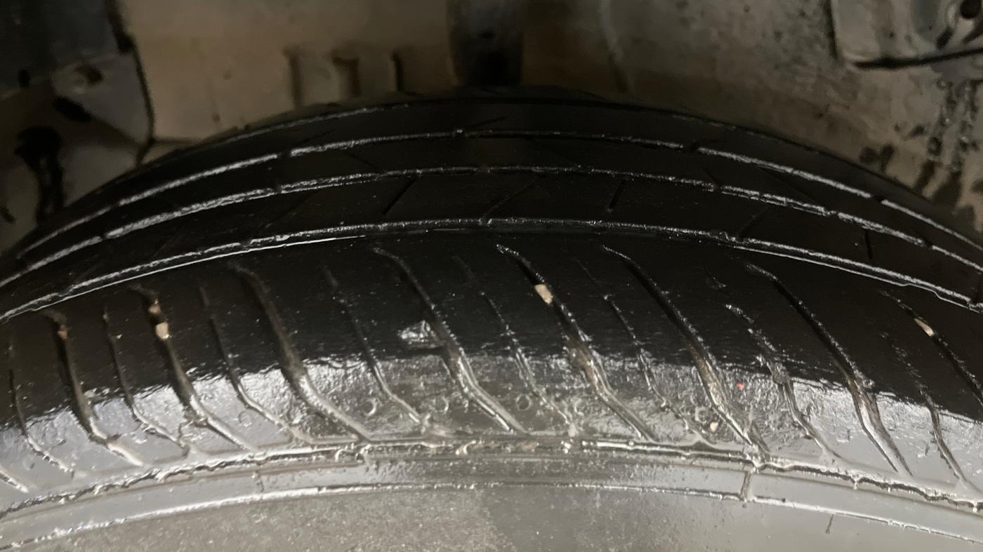 2019 Tata NEXON XM PETROL, CNG, Manual, 1,00,572 km, Right Rear Tyre Tread