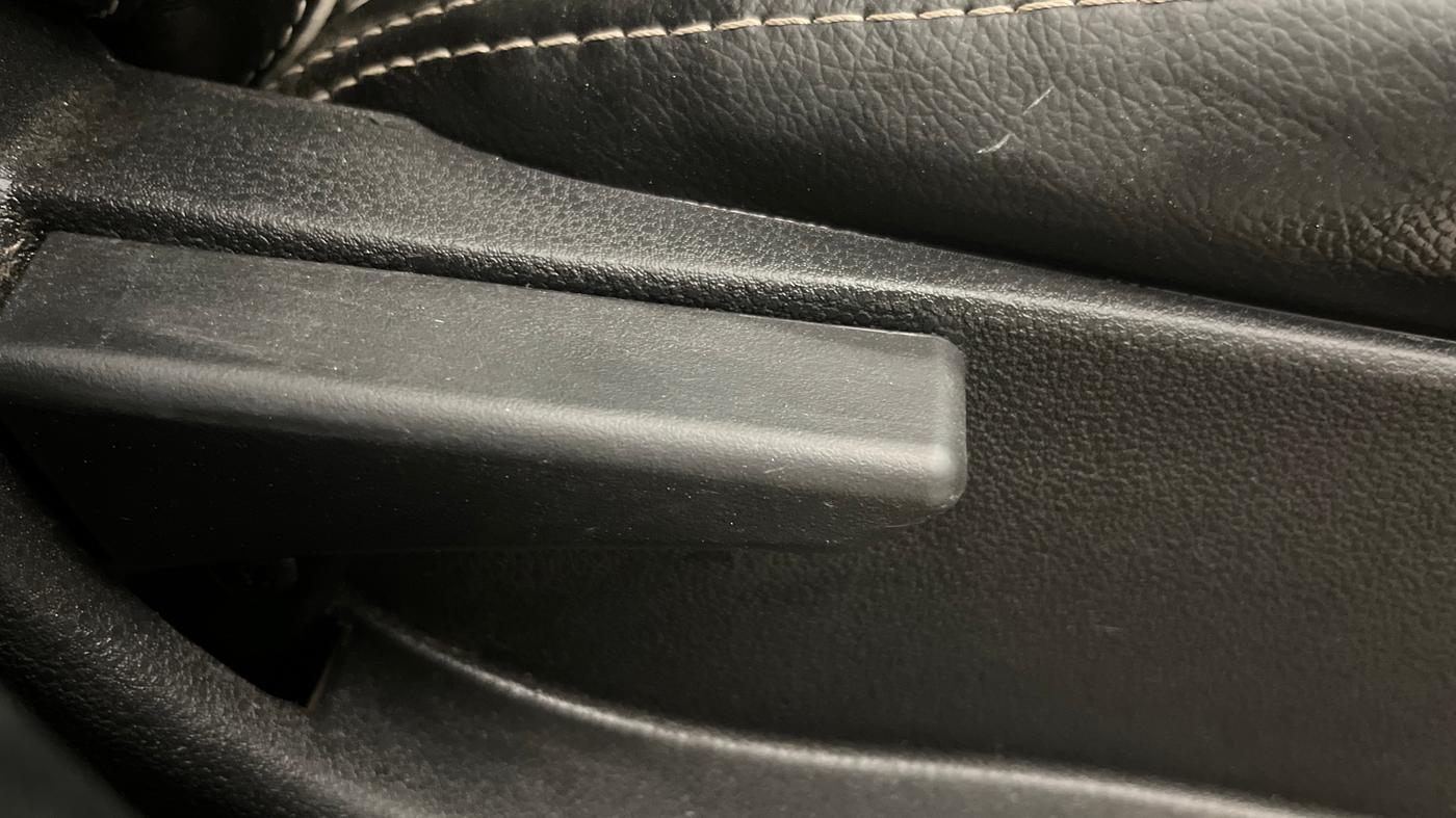 2019 Tata NEXON XM PETROL, CNG, Manual, 1,00,572 km, Driver Side Adjustment Panel