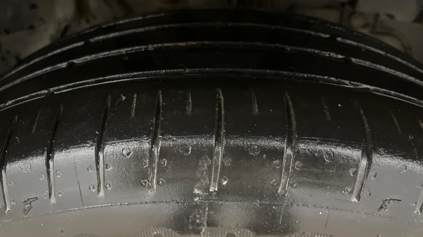 2019 Tata NEXON XM PETROL, CNG, Manual, 1,00,572 km, Right Front Tyre Tread