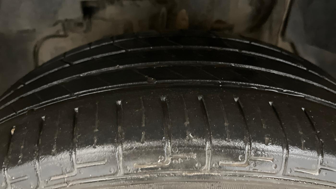2019 Tata NEXON XM PETROL, CNG, Manual, 1,00,572 km, Left Front Tyre Tread