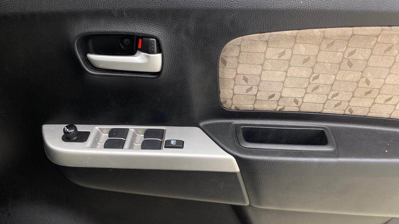 2015 Maruti Wagon R 1.0 VXI, Petrol, Manual, 22,149 km, Driver Side Door Panels Control