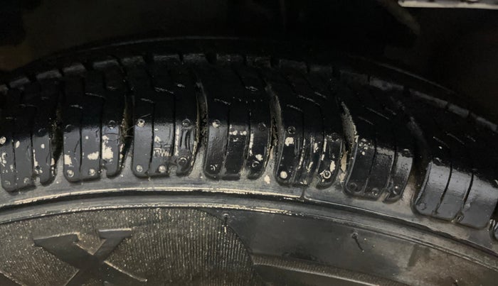 2014 Hyundai i10 MAGNA 1.1, Petrol, Manual, 22,155 km, Left Front Tyre Tread