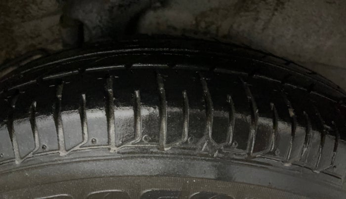 2014 Hyundai i10 MAGNA 1.1, Petrol, Manual, 22,155 km, Left Rear Tyre Tread