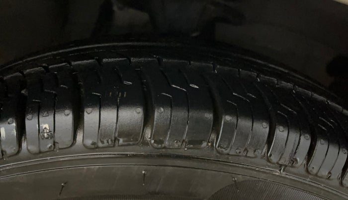 2014 Hyundai i10 MAGNA 1.1, Petrol, Manual, 22,155 km, Right Front Tyre Tread