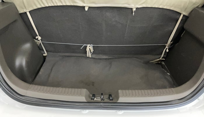 2014 Hyundai i10 MAGNA 1.1, Petrol, Manual, 22,155 km, Boot Inside