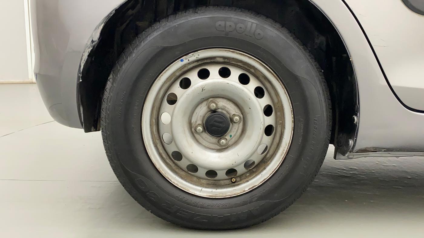 2015 Maruti Swift LXI (O), CNG, Manual, 61,441 km, Right Rear Wheel
