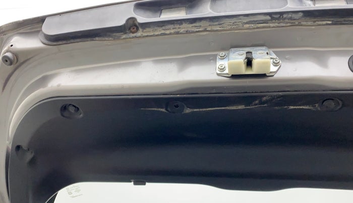 2015 Maruti Swift LXI (O), CNG, Manual, 61,441 km, Dicky (Boot door) - Trim lock has minor damage