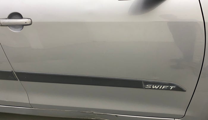 2015 Maruti Swift LXI (O), CNG, Manual, 61,441 km, Driver-side door - Minor scratches