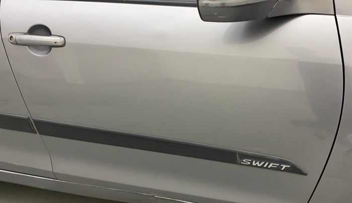 2015 Maruti Swift LXI (O), CNG, Manual, 61,441 km, Driver-side door - Slightly dented