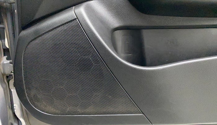 2015 Maruti Swift LXI (O), CNG, Manual, 61,441 km, Infotainment system - Front speakers missing / not working