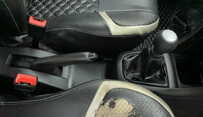 2015 Maruti Swift LXI (O), CNG, Manual, 61,441 km, Gear Lever