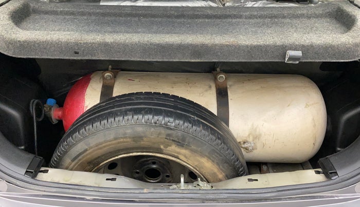 2015 Maruti Swift LXI (O), CNG, Manual, 61,441 km, Boot Inside