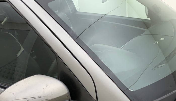 2015 Maruti Swift LXI (O), CNG, Manual, 61,441 km, Right A pillar - Minor scratches