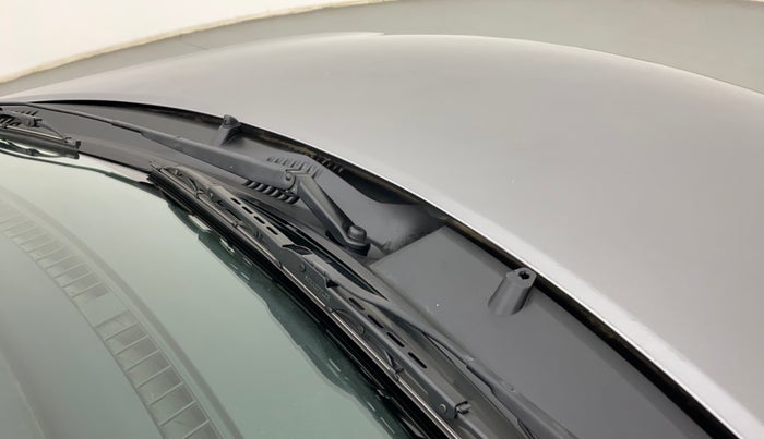 2015 Maruti Swift LXI (O), CNG, Manual, 61,441 km, Front windshield - Wiper nozzle not functional