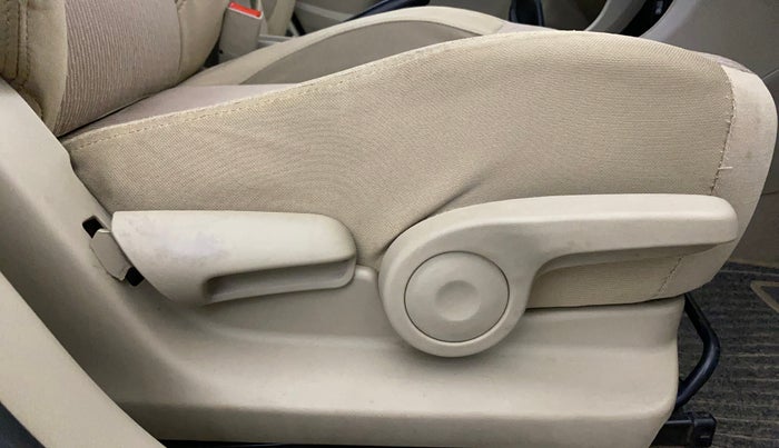 2018 Maruti Ciaz DELTA 1.5 SHVS MT PETROL, Petrol, Manual, 84,113 km, Driver Side Adjustment Panel