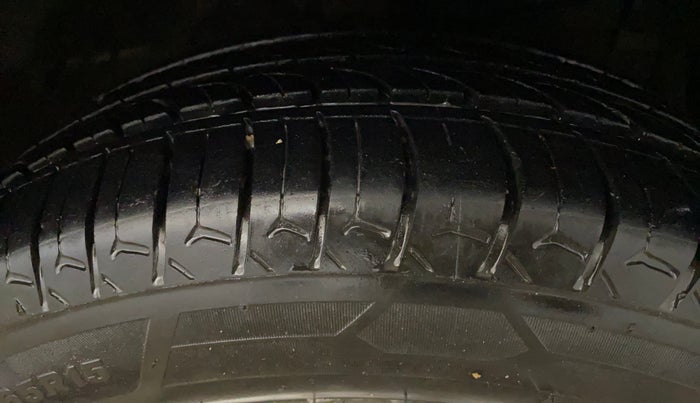 2018 Maruti Ciaz DELTA 1.5 SHVS MT PETROL, Petrol, Manual, 84,113 km, Right Front Tyre Tread