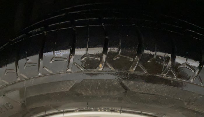 2018 Maruti Ciaz DELTA 1.5 SHVS MT PETROL, Petrol, Manual, 84,113 km, Left Front Tyre Tread