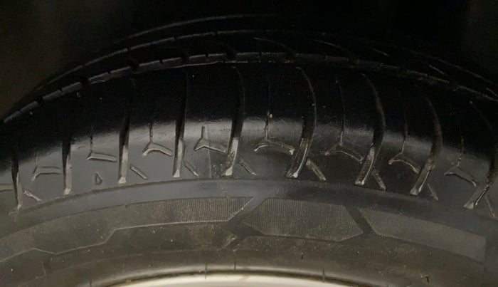 2018 Maruti Ciaz DELTA 1.5 SHVS MT PETROL, Petrol, Manual, 84,113 km, Left Rear Tyre Tread