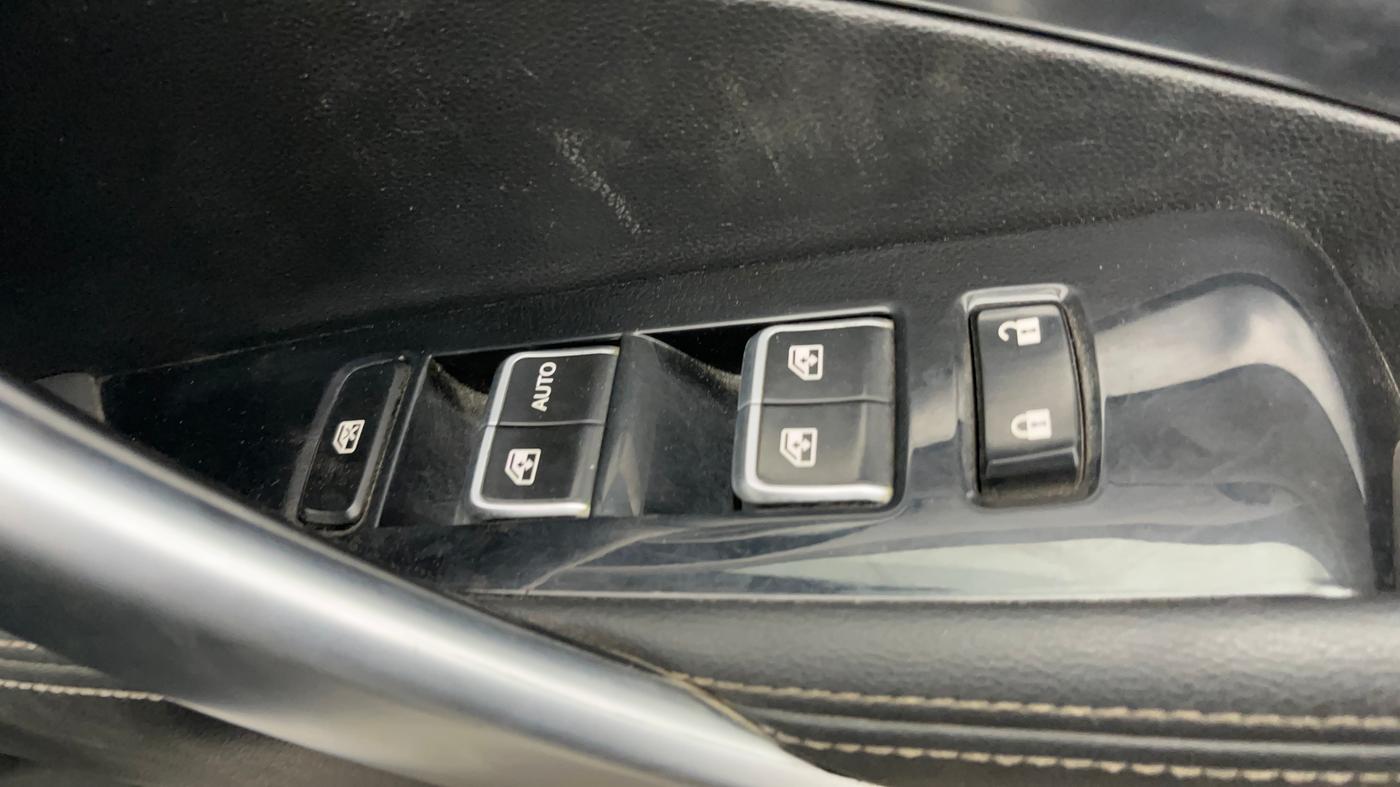 2020 MG HECTOR SHARP 2.0 DIESEL, Diesel, Manual, 1,09,948 km, Driver Side Door Panels Control