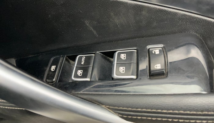 2020 MG HECTOR SHARP 2.0 DIESEL, Diesel, Manual, 1,09,948 km, Driver Side Door Panels Control