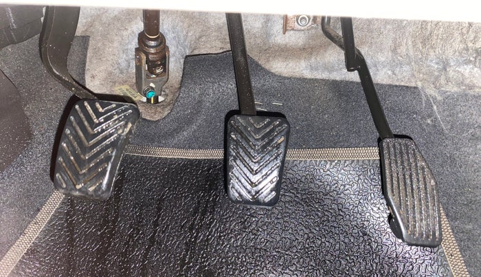 2013 Hyundai Eon ERA +, Petrol, Manual, 28,625 km, Pedals