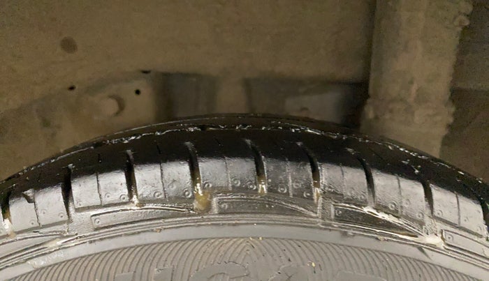 2013 Hyundai Eon ERA +, Petrol, Manual, 28,625 km, Left Rear Tyre Tread