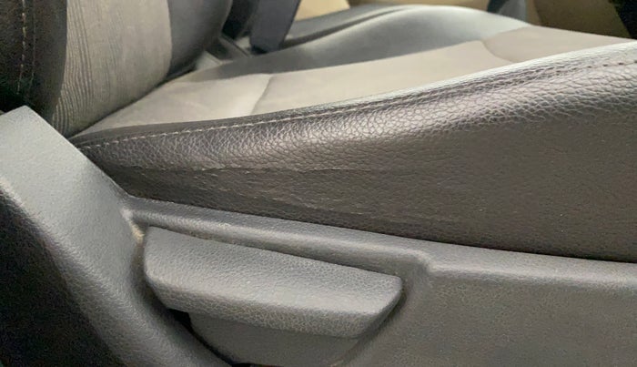 2013 Hyundai Eon ERA +, Petrol, Manual, 28,625 km, Driver Side Adjustment Panel