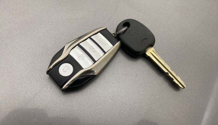 2013 Hyundai Eon ERA +, Petrol, Manual, 28,625 km, Key Close Up