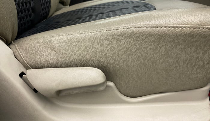 2018 Maruti Celerio VXI (O), Petrol, Manual, 30,639 km, Driver Side Adjustment Panel